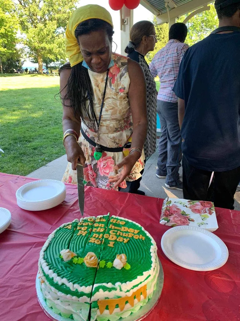 Picnic day: Cutting the celebration cake.